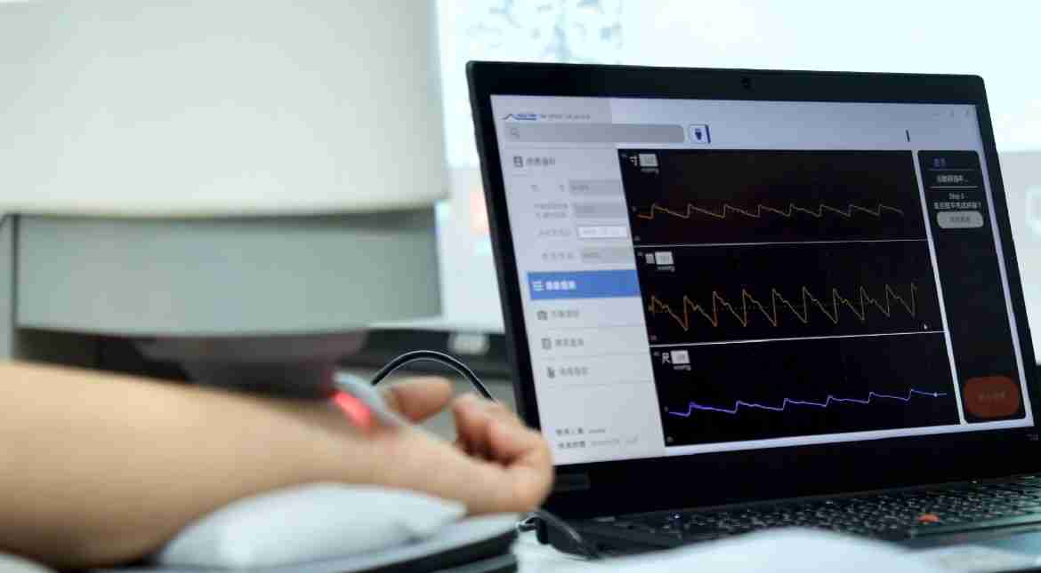 MG电玩耘康以高解析与拟真的显示技术，，，将其应用于中医检测，，，提供“中医数位化检测方案”，，，使传统中医检测结果数据化与可视化