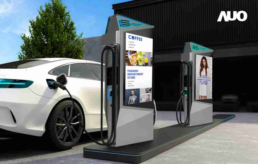 达擎 “55吋高亮度户外防水显示器”，，，在阳光直射环境下仍可呈现清晰鲜明之影像质量，，，，可灵活安装于充电桩及智能电杆，，，成为数字户外广告 （DOOH）最佳宣传利器